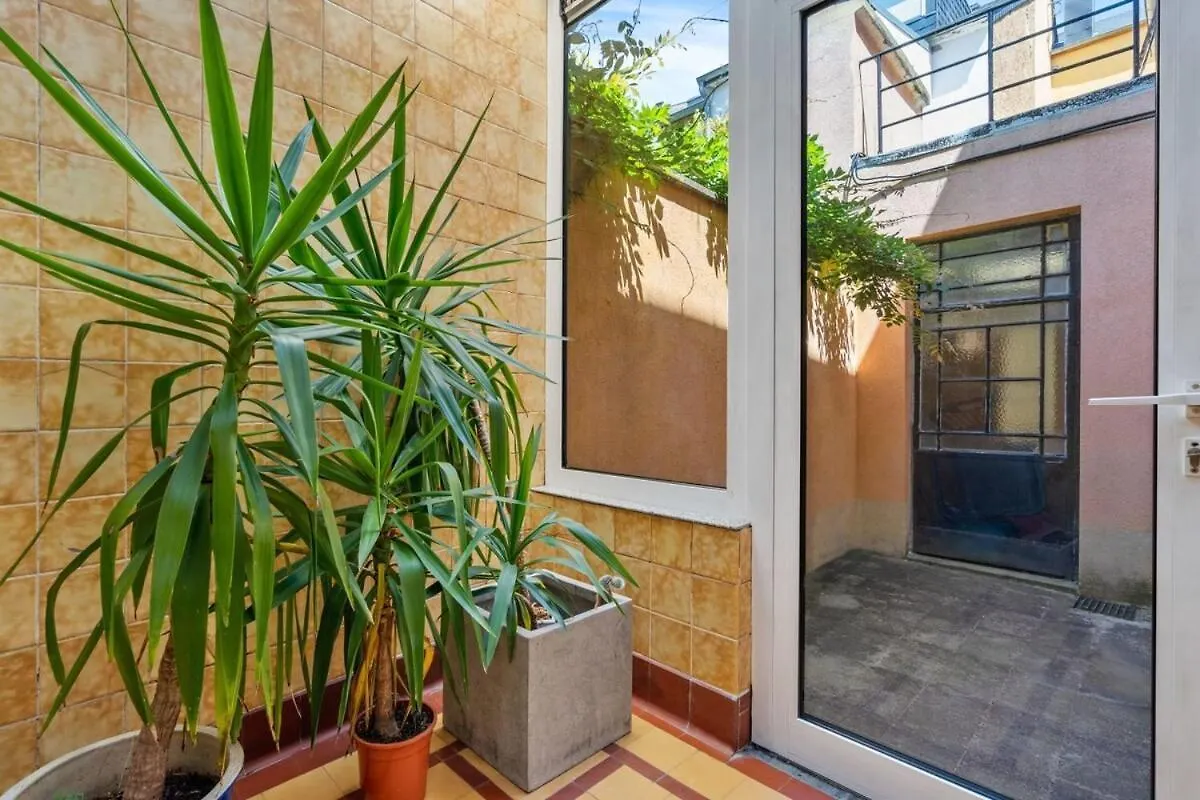 Cozy Townhome Near City Center Free Parking & Wi-Fi Luxembourg Holiday home