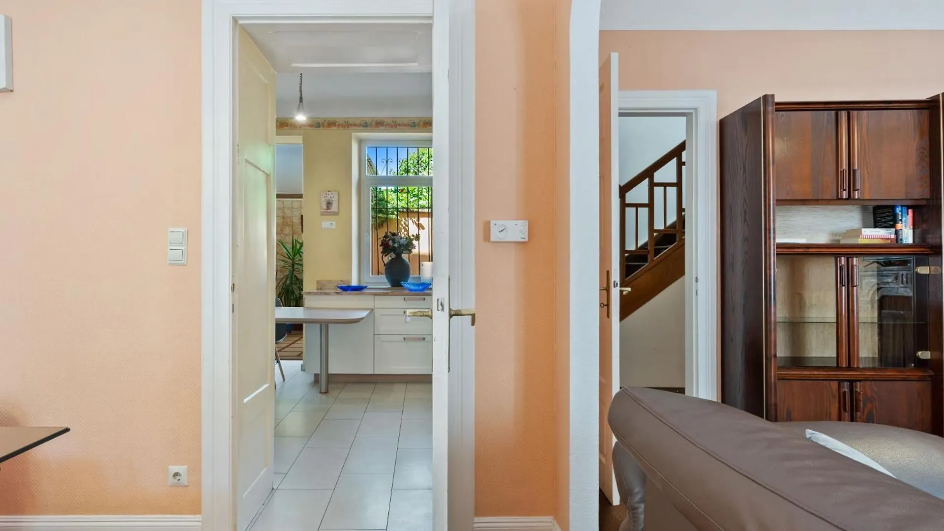 Cozy Townhome Near City Center Free Parking & Wi-Fi ルクセンブルク 0*,  ルクセンブルク