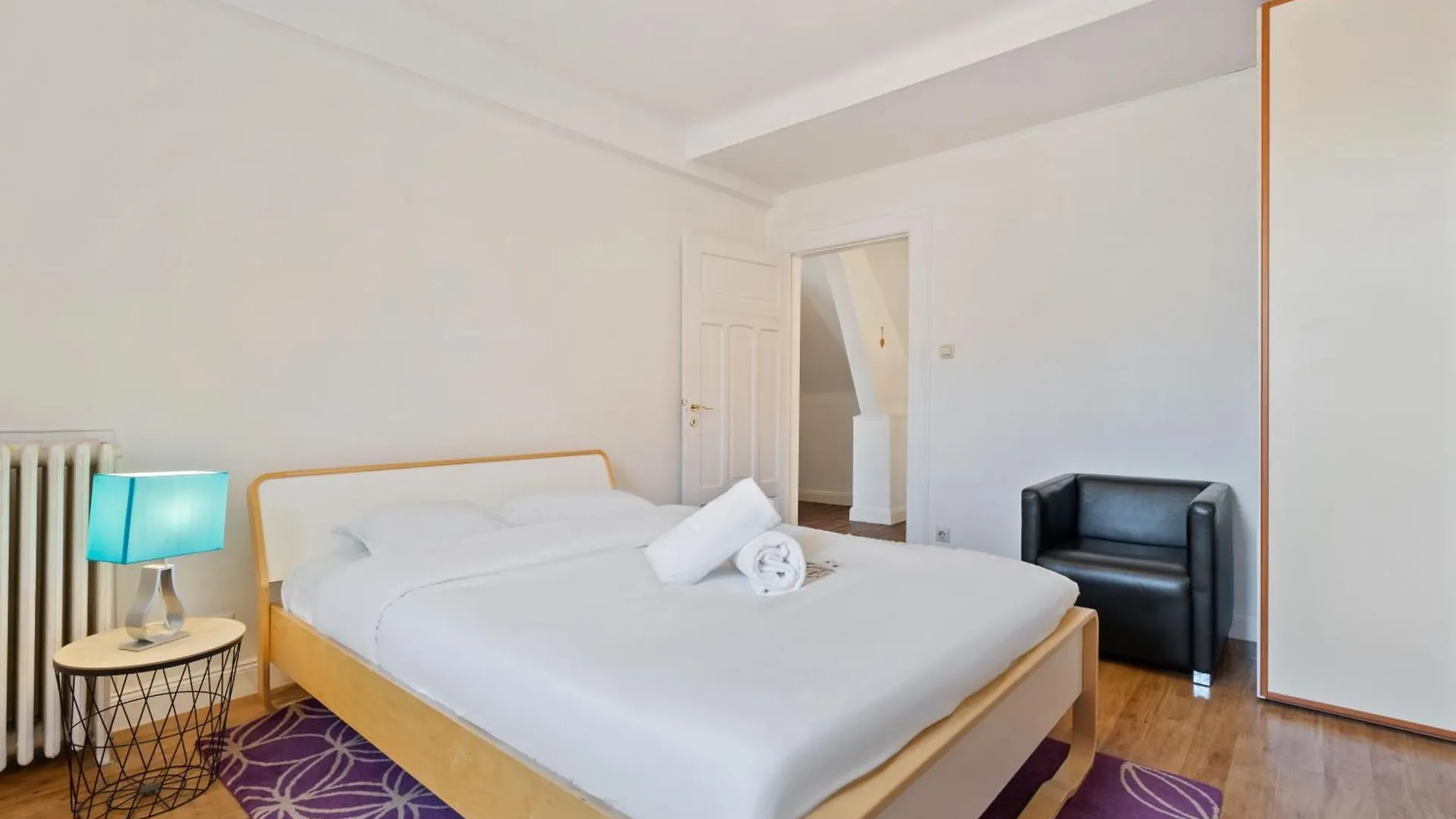 Cozy Townhome Near City Center Free Parking & Wi-Fi ルクセンブルク 0*,  ルクセンブルク
