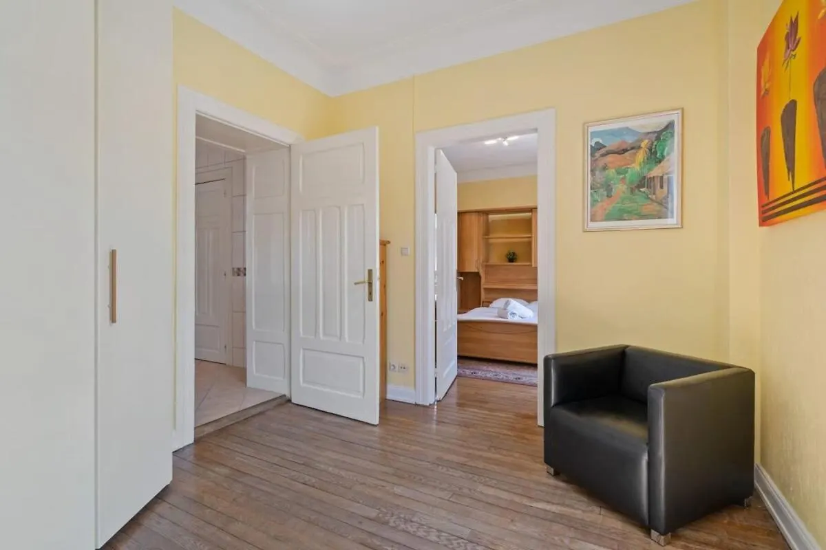 Cozy Townhome Near City Center Free Parking & Wi-Fi Luxembourg 0*,  Luxembourg